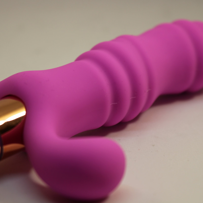 Вибромассажер розовый рельефной для стимуляции точки G 47451-MM