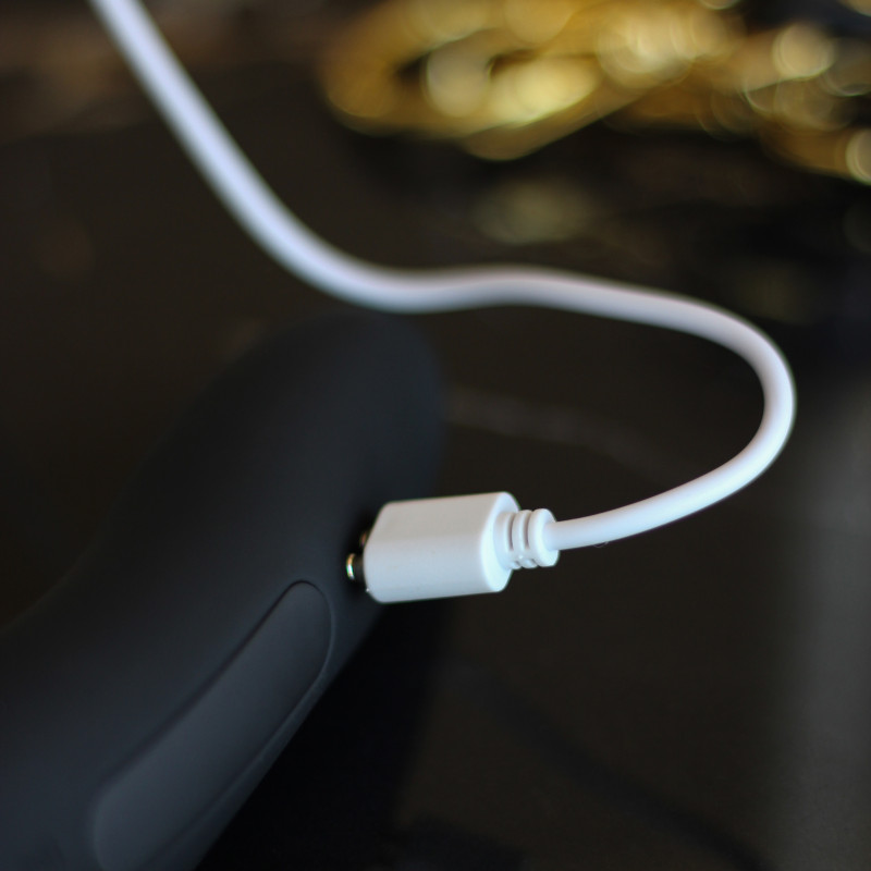 Вакуумный стимулятор клитора Curvy 23117LS