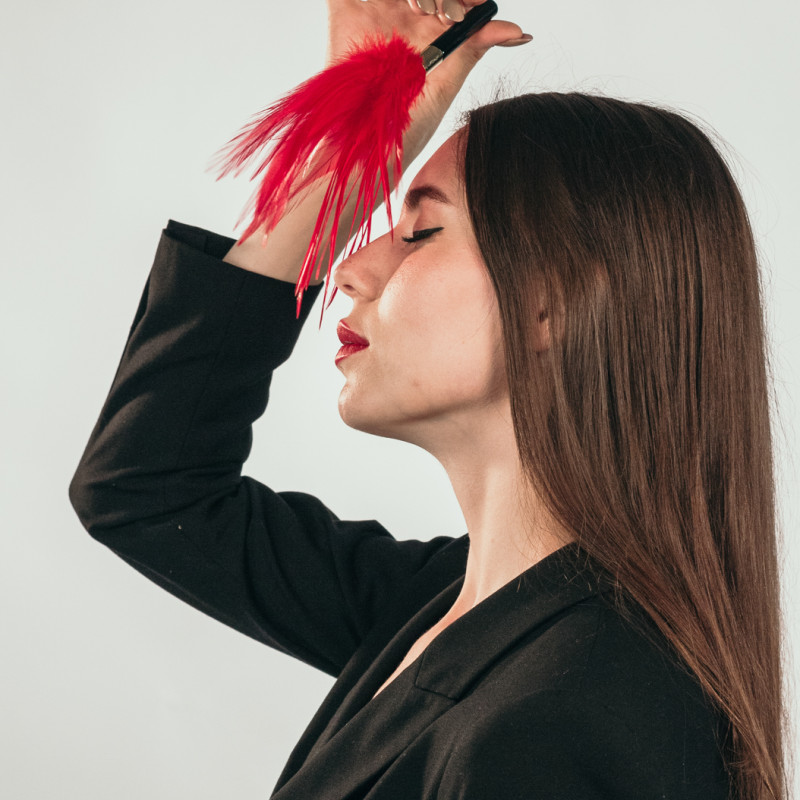 Тиклер Burlesque Plume Red 1082-01lola