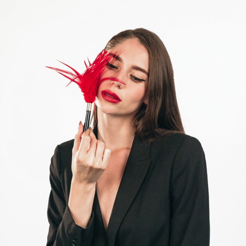 Тиклер Burlesque Plume Red 1082-01lola