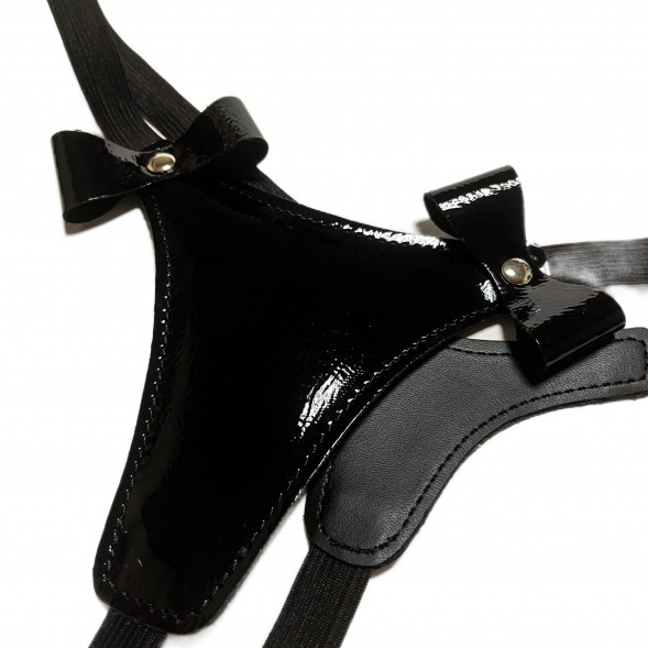 Стринги из эко-кожи лаковые с бантиками 50006ars