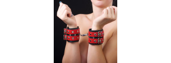 Наручники, соединенные коротким ремешком, черные с красным 3050-12