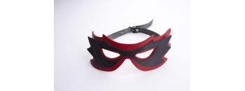 Маска на глаза с разрезами красная с черным 3085-21