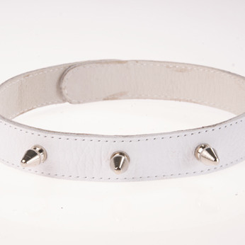 Ошейник кожаный белый шириной 20мм с шипами длиной 12мм на кнопках  3102-3
