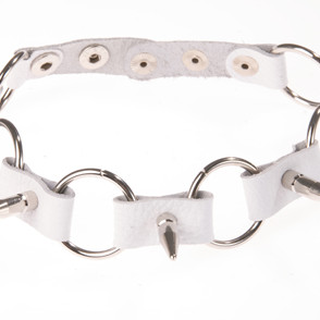 Ошейник кожаный белый с кольцами шириной 20мм с с шипами длиной 25мм 3109-3