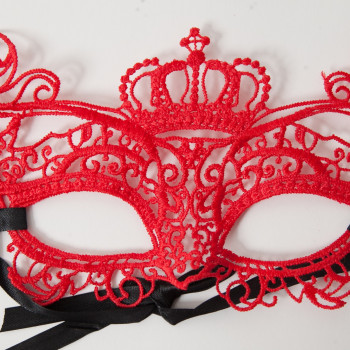 Маска Королевская красная 47300-1-MM