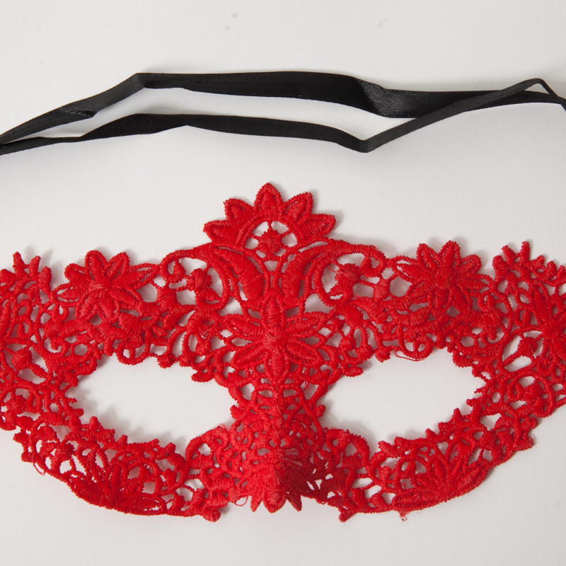 Маска роскошная красная 47309-1-MM