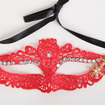 Маска пленительная тайна со стразами красная 47318-1-MM