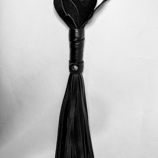 Плеть Чёрная Роза с Кожаными Хвостами 40 см. 54075ars