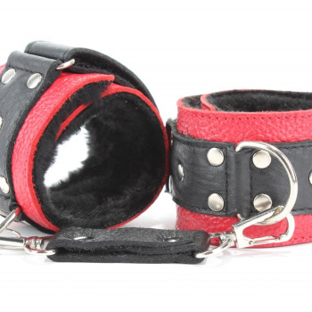 Наручники  с мехом красно-чёрные 51009ars