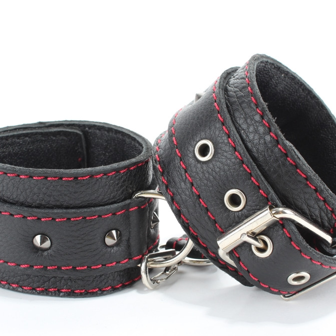 Наручники из натуральной кожи с шипами 51034ars