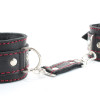 Наручники из натуральной кожи с красной строчкой 51035ars