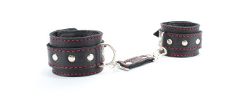 Наручники из натуральной кожи с красной строчкой 51035ars