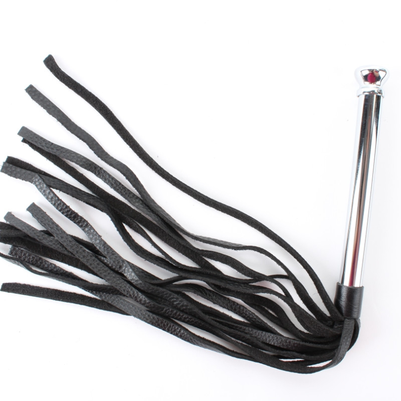 Плетка черная с металлической ручкой 54015ars