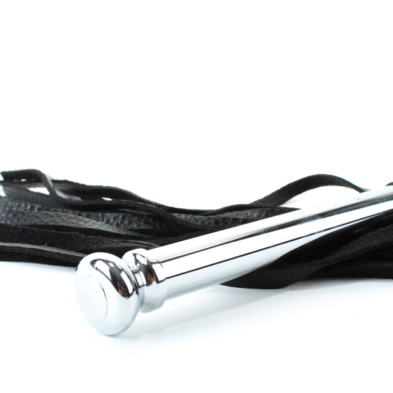 Плетка черная с металлической ручкой 54015ars
