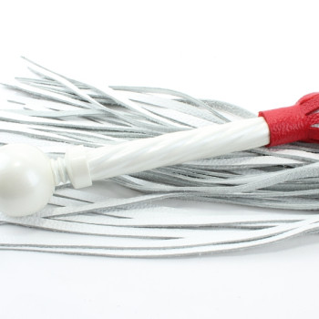 Плеть белая с красной отделкой 54039ars