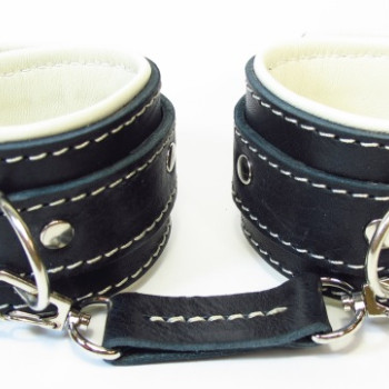 Оковы на ноги со светлым подкладом 56009ars