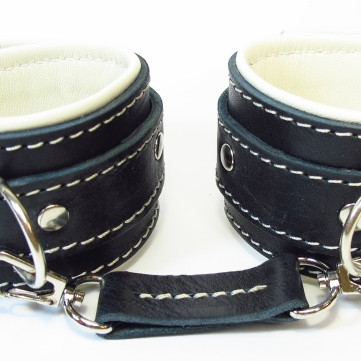 Оковы на ноги со светлым подкладом 56009ars