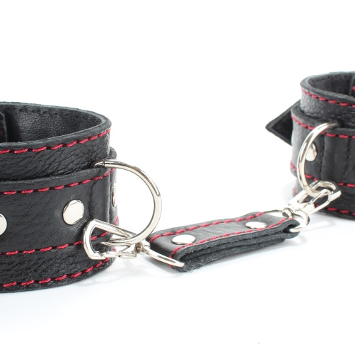 Оковы на ноги с красной строчкой 56012ars