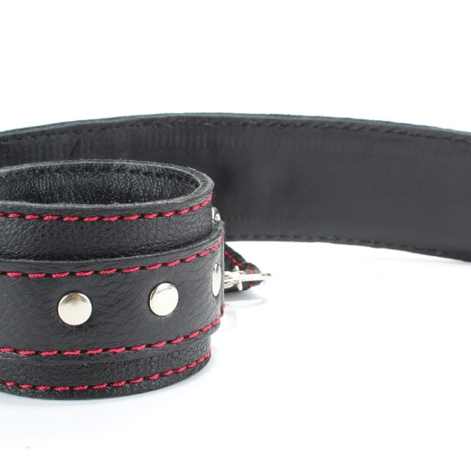 Оковы на ноги с красной строчкой 56012ars