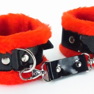 Красные наручники с мехом BDSM Light 710002ars
