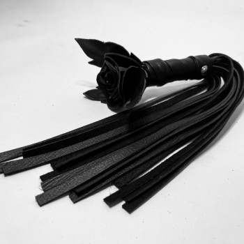 Плеть Чёрная Роза Лаковая с Кожаными Хвостами 40 см. 54073ars