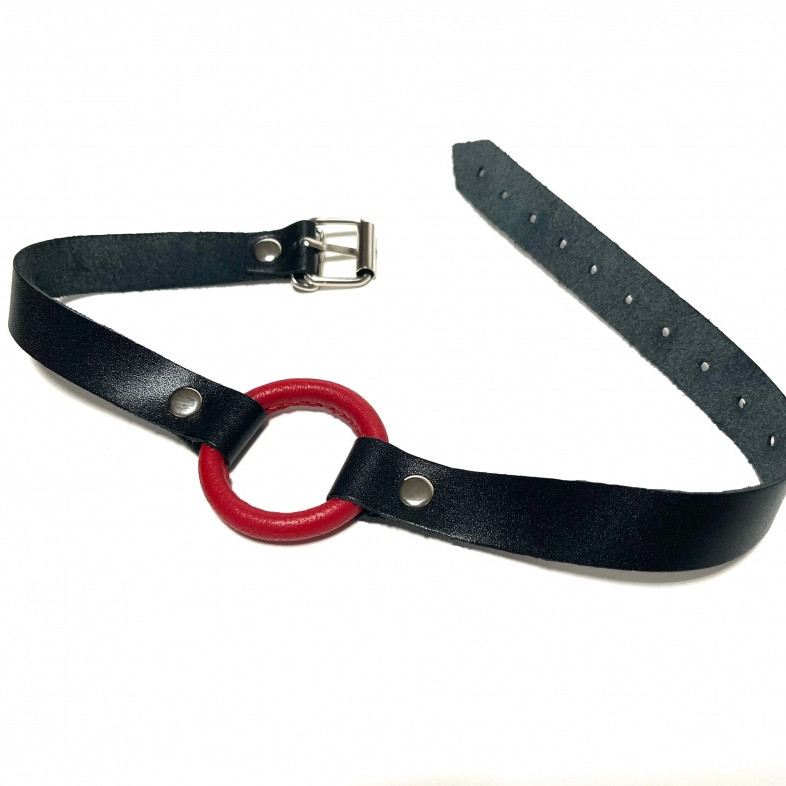 Кляп с красным кольцом кожаный 60011ars