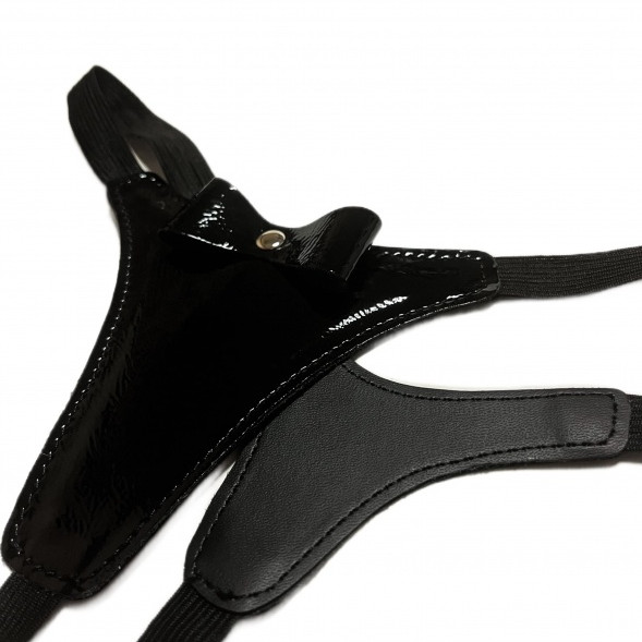 Стринги из эко-кожи лаковые черные 50005ars