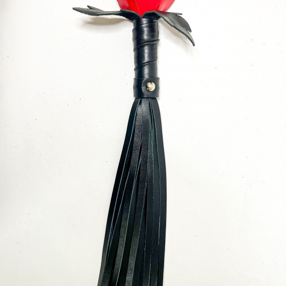 Плеть Красная Роза Лаковая с Кожаными Хвостами 40 см. 54074ars