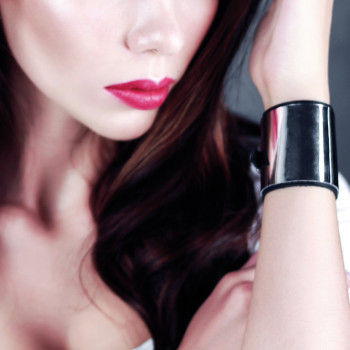 Наручники черные с зеркальным элементом Rosie Black 7733rebelts